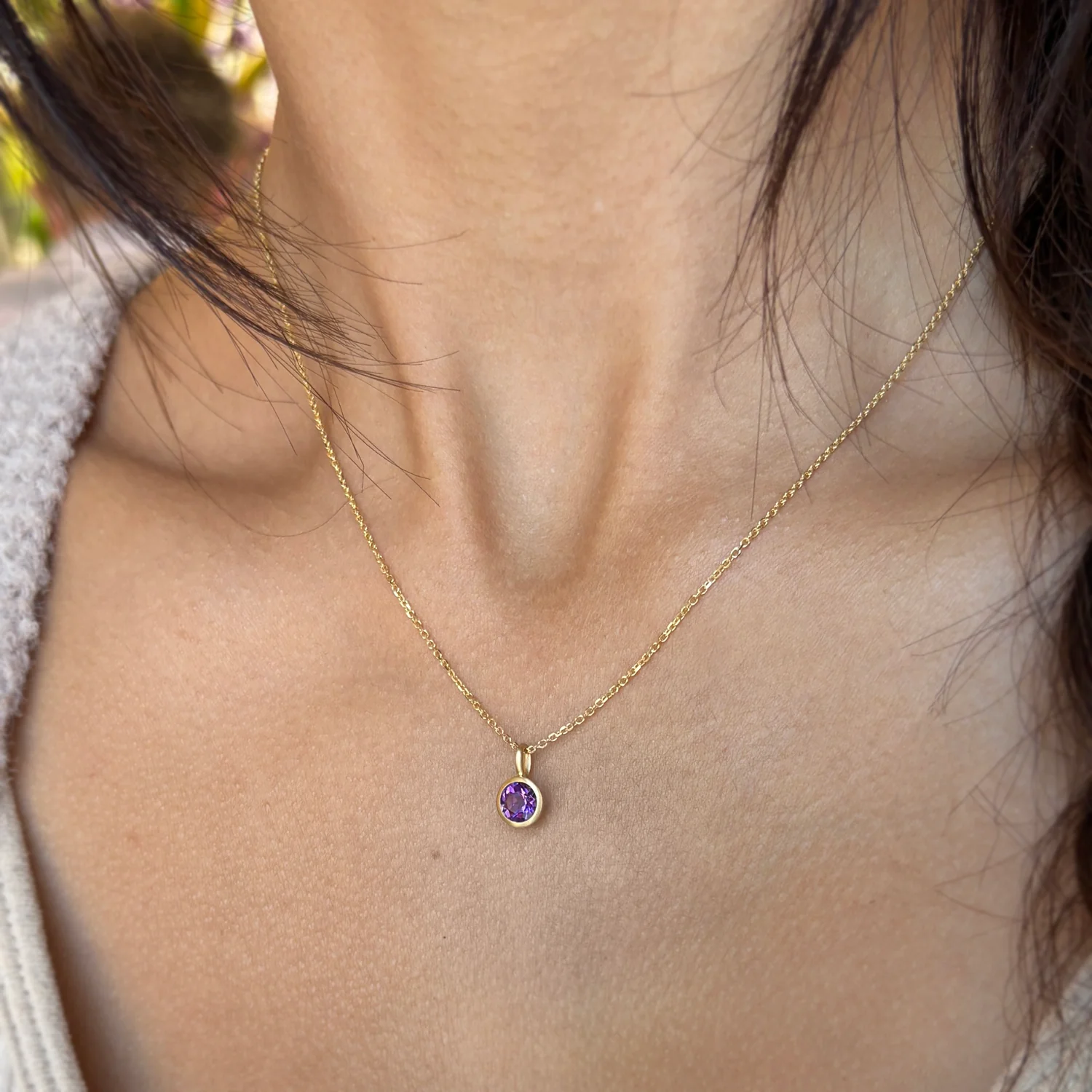 Amethyst & Yellow Gold Pendant - "Berry Picking" - Image 2