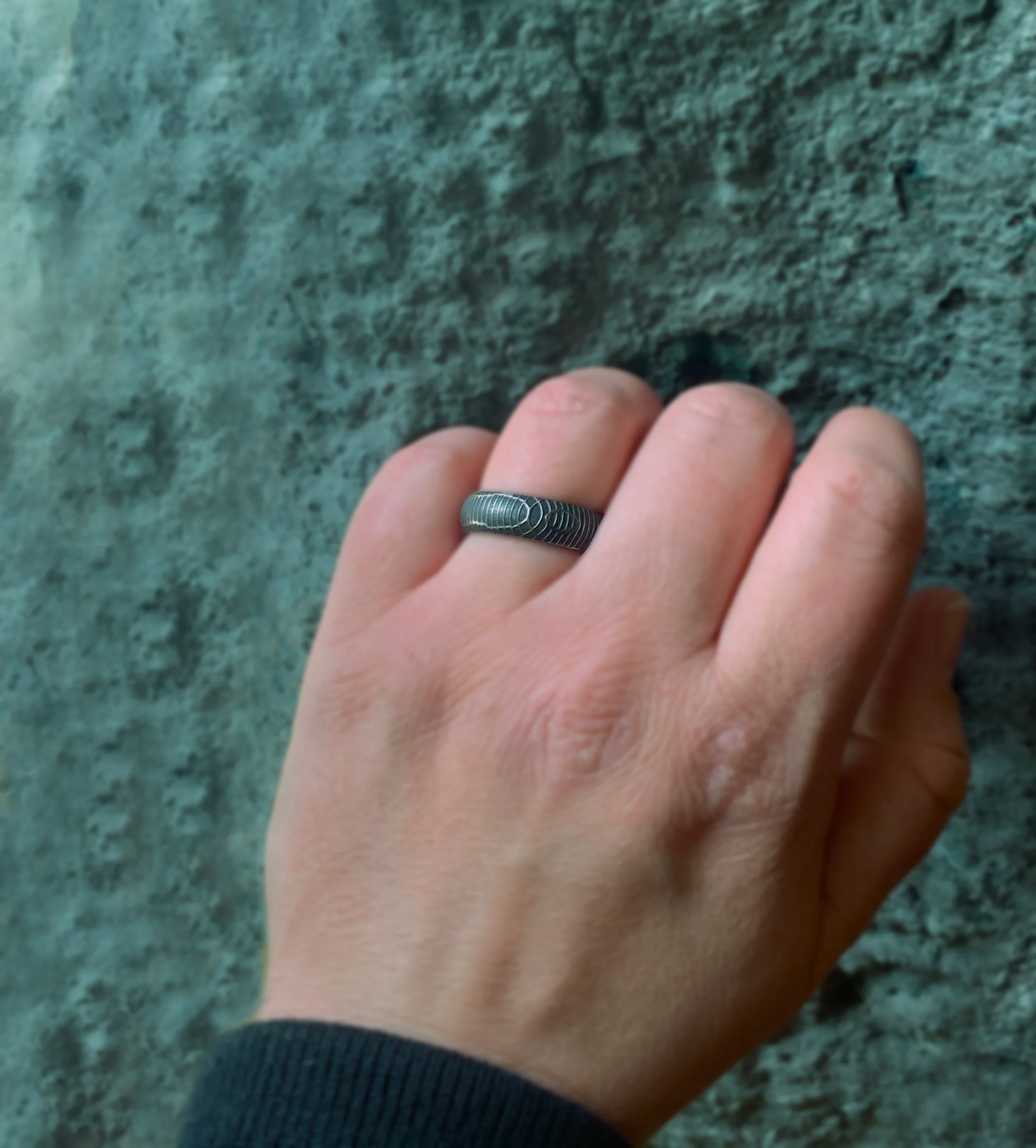Damascus Steel & Forged Carbon Fiber Band - "Venom" - Image 3