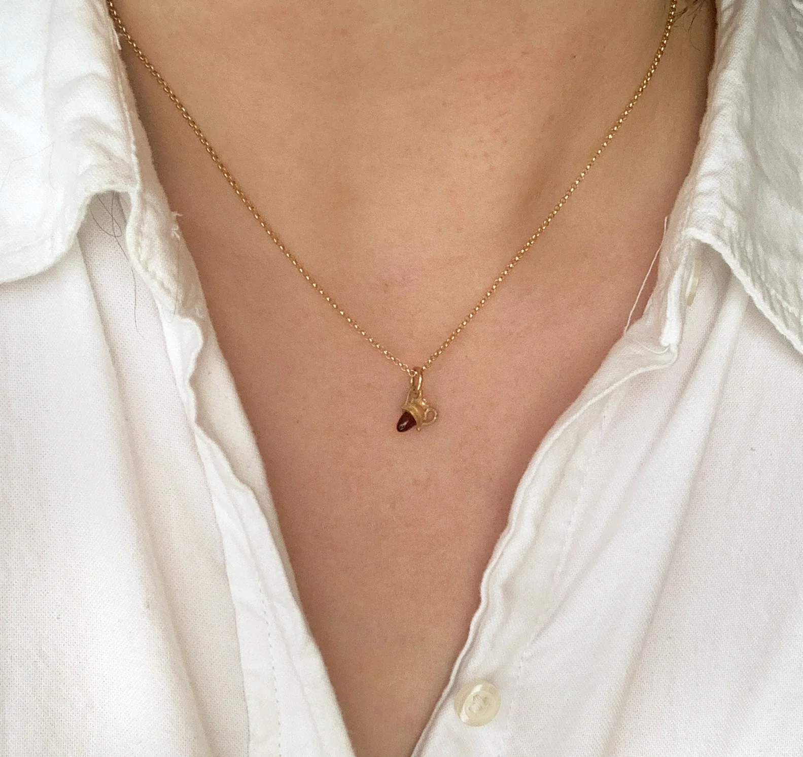 Garnet & Yellow Gold Pendant - "Garnet Amphora" - Image 4
