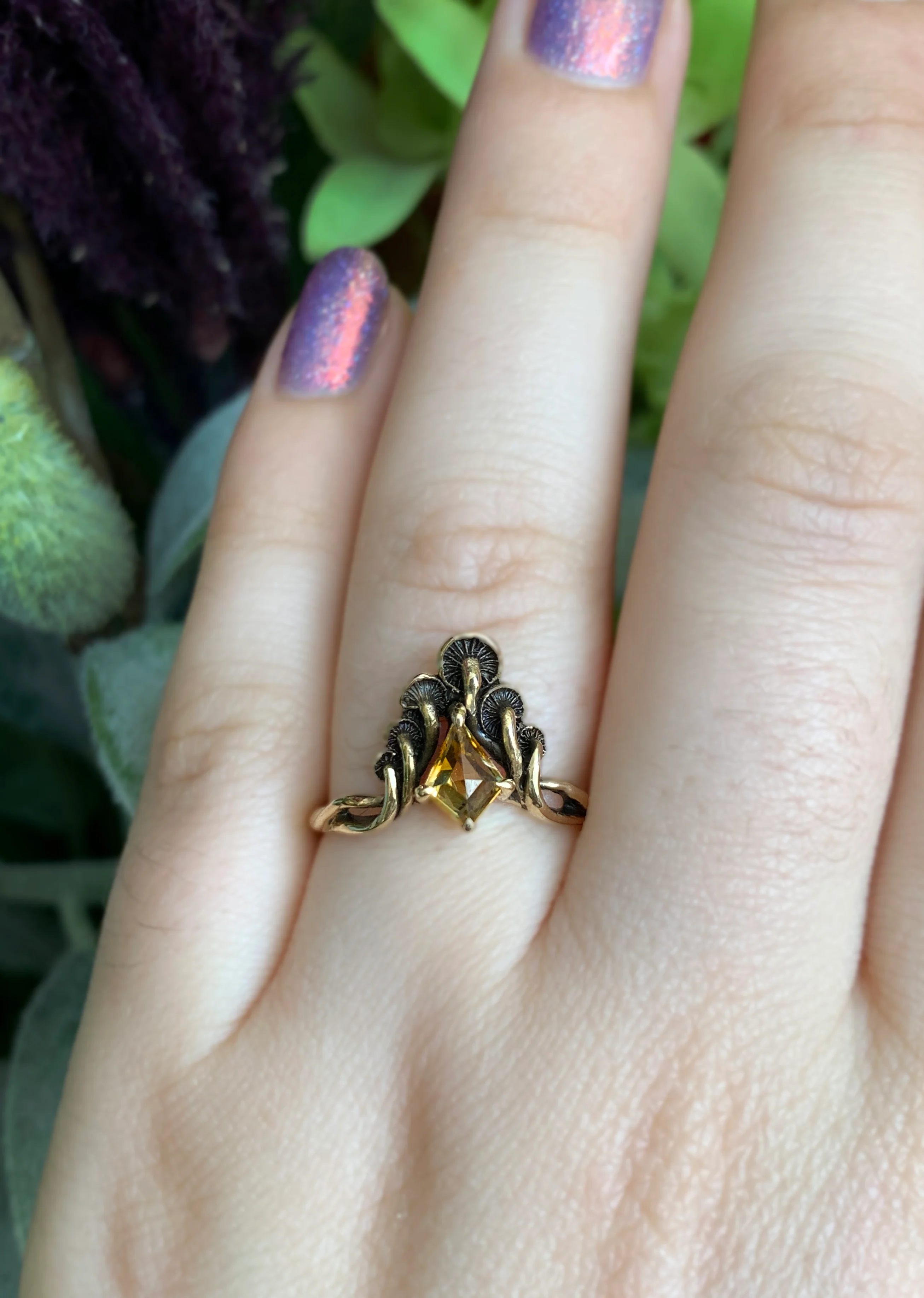 Kite-Shaped Montana Sapphire Ring - "Mushroom Peak" - Image 6