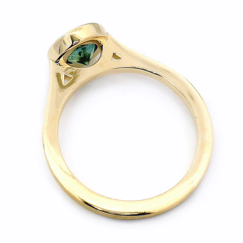 Montana Sapphire & Yellow Gold Solitaire Ring - "Ridgeline" - Image 4