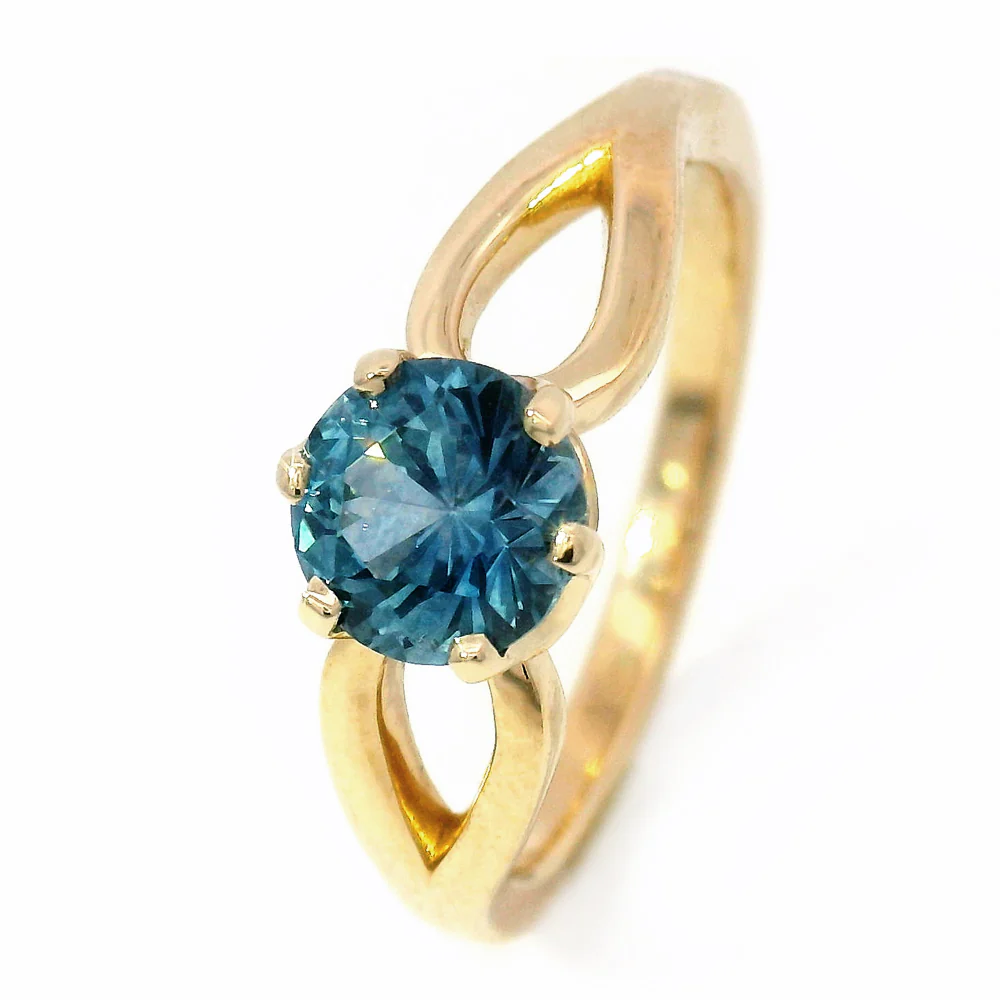 Montana Sapphire & Yellow Gold Solitaire Ring - "Stag" - Image 6