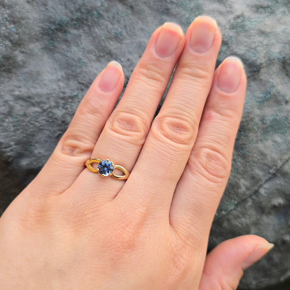 Montana Sapphire & Yellow Gold Solitaire Ring - "Stag" - Image 7