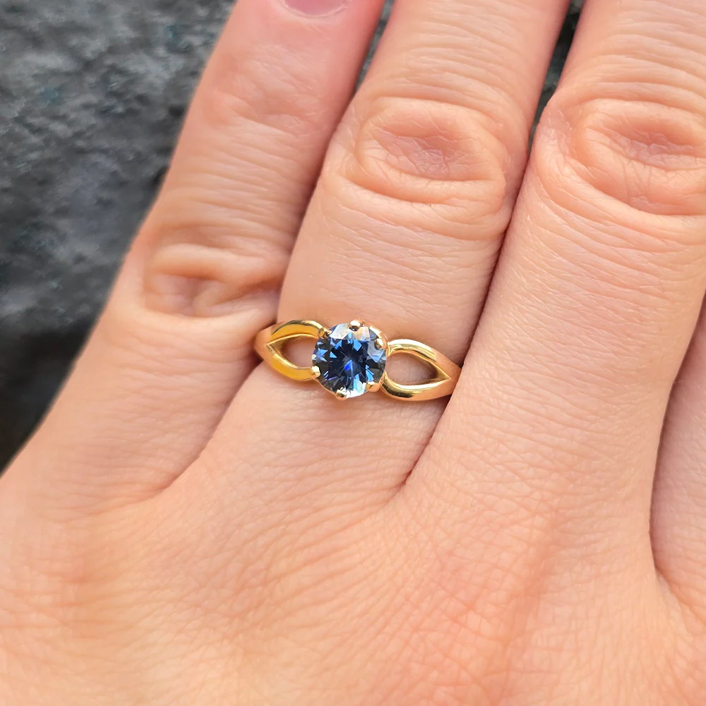 Montana Sapphire & Yellow Gold Solitaire Ring - "Stag" - Image 8