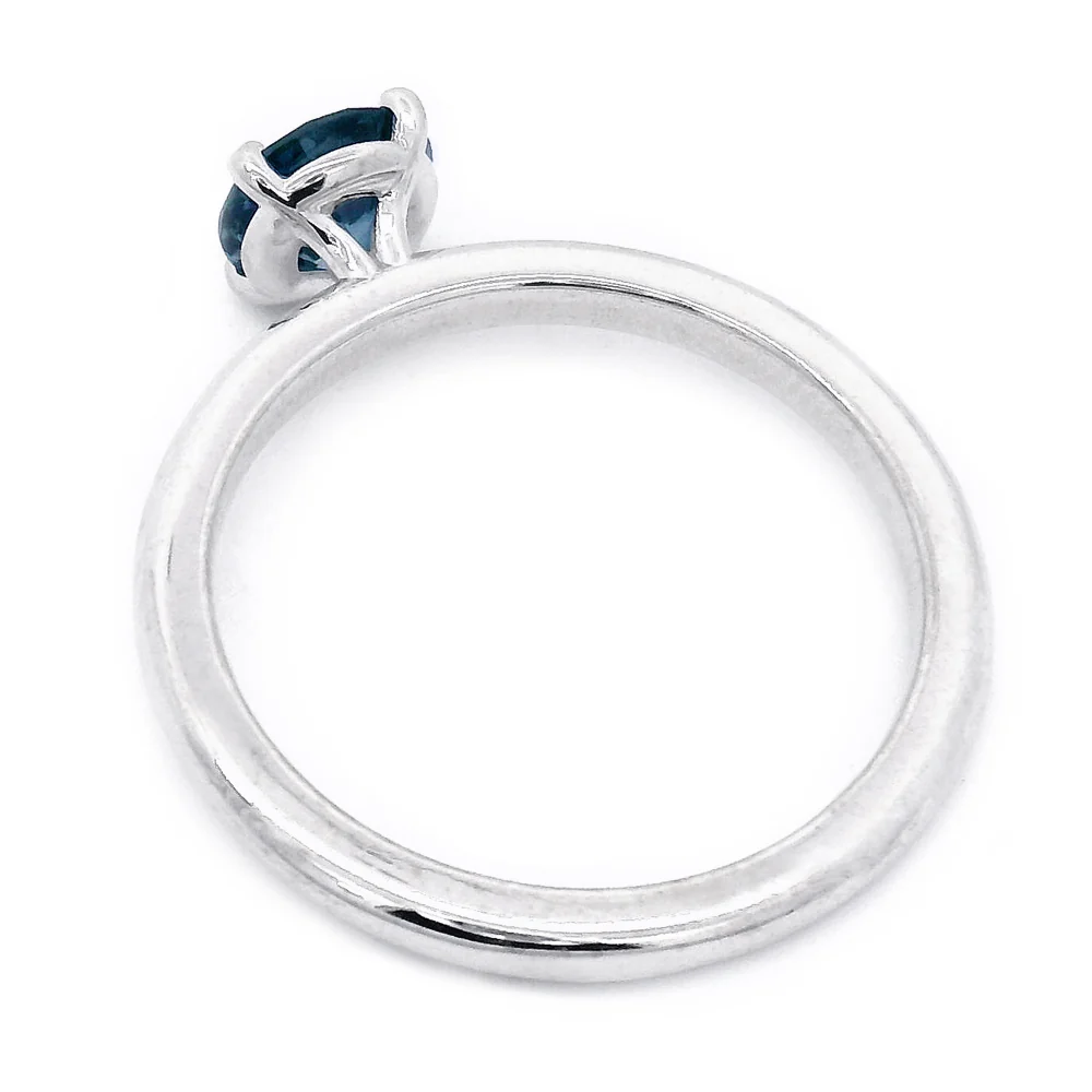 Montana Sapphire & White Gold Solitaire Ring - "Couloir" - Image 4