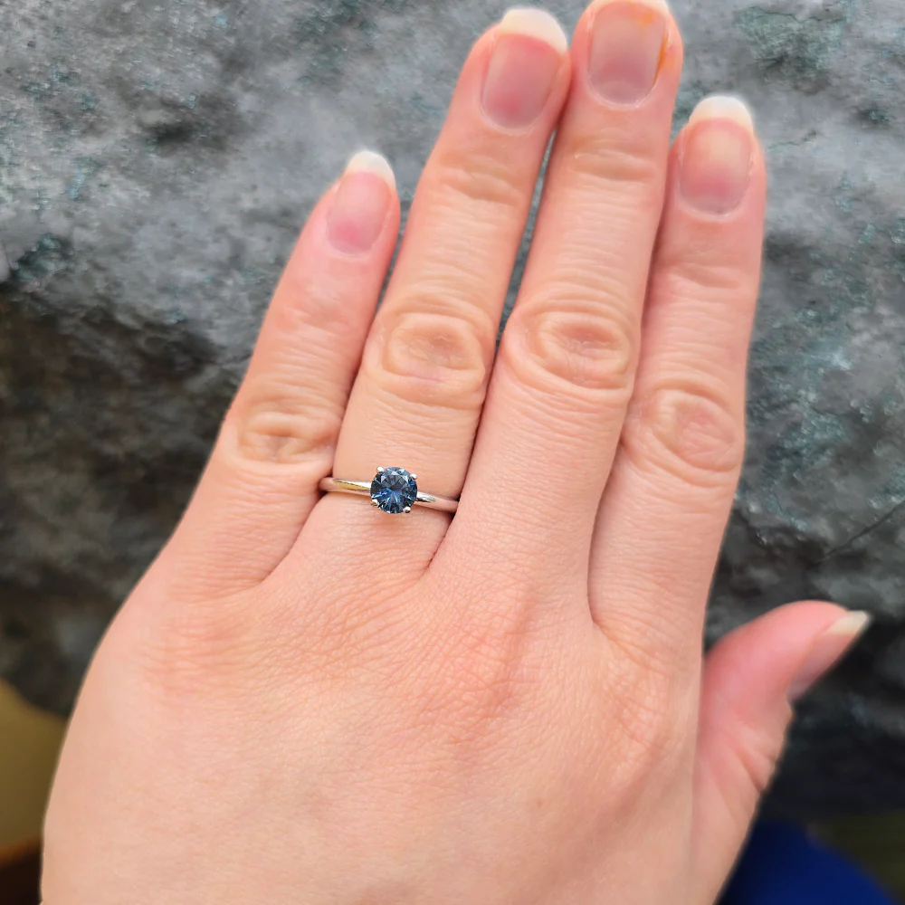 Montana Sapphire & White Gold Solitaire Ring - "Couloir" - Image 5