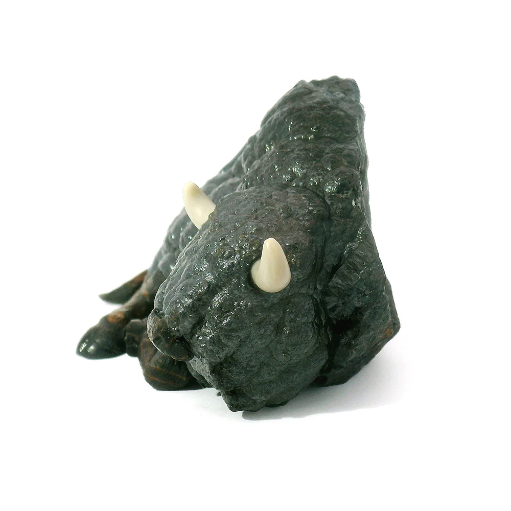 One-of-a-Kind Sculpture with Natural Hematite Specimen - "Sitting Bison" - Image 6
