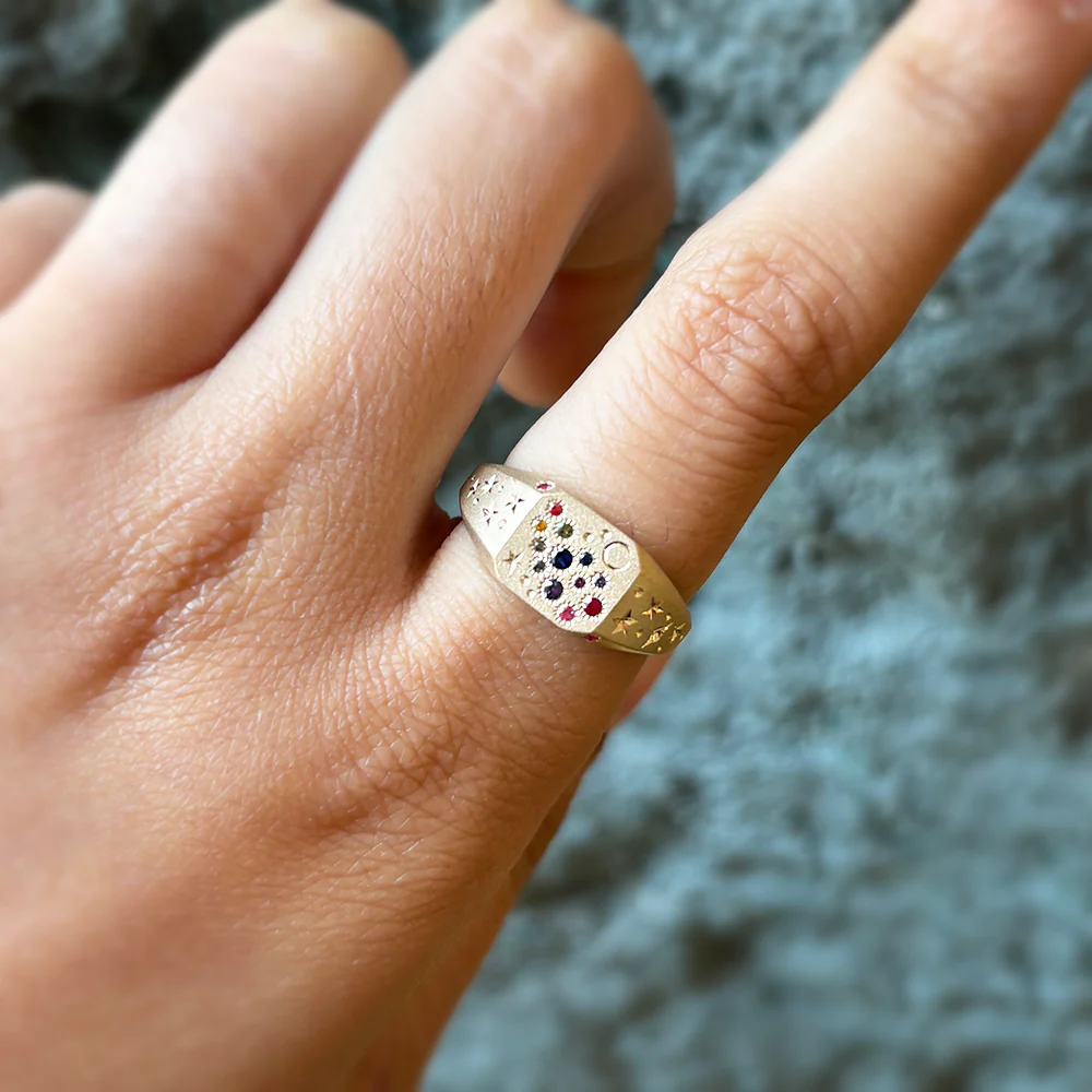 Rainbow Sapphire & Yellow Gold Signet Ring - "Rainbow Cut-Corner" - Image 6