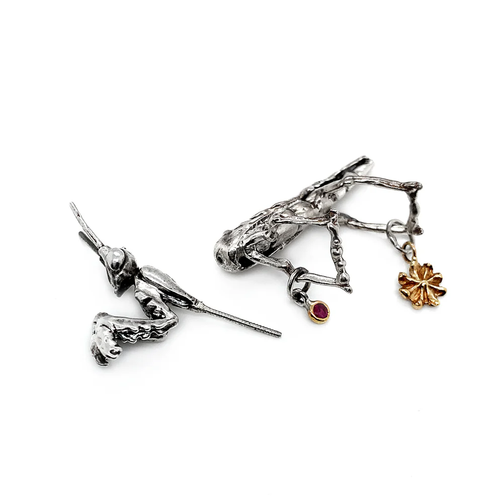 Sterling Silver & 14K Yellow Gold Praying Mantis Earring - "Mantodea" - Image 4