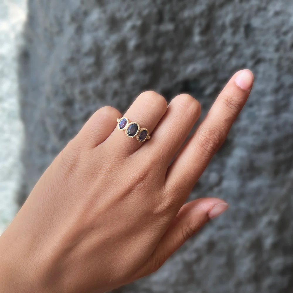 Yogo Sapphire & Diamond Ring - "Queen of the Gulch" - Image 3