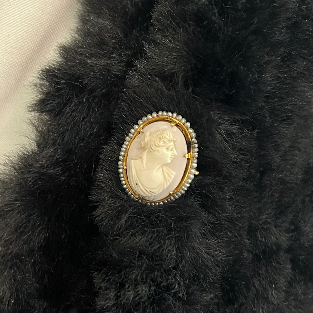 Yellow Gold Cameo Shell - "Victorian Elegance" - Image 3