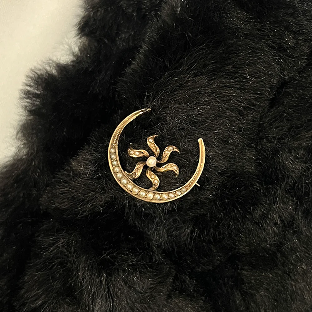 Yellow Gold & Pearl Brooch - "Celestial Bloom" - Image 3