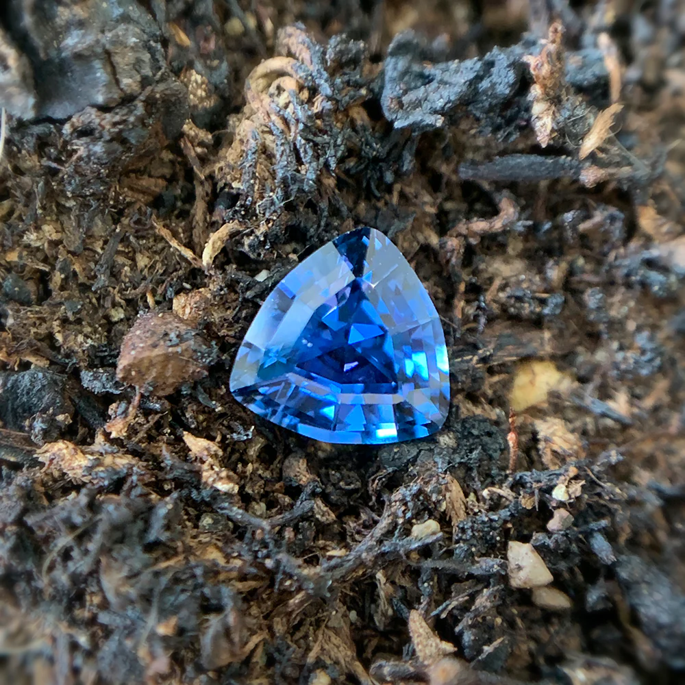 Yogo Sapphire, 0.94ct - "Mesmerizing Blue" - Image 2
