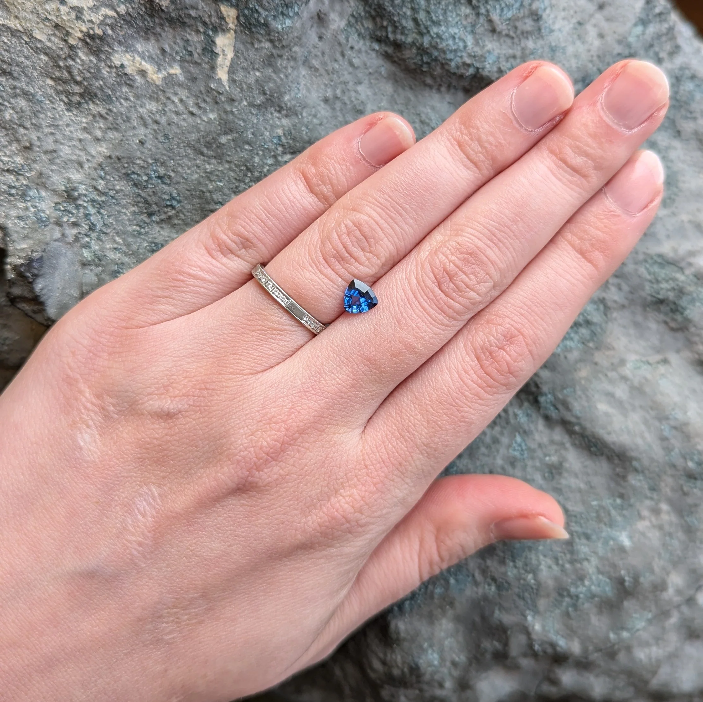 Yogo Sapphire, 0.94ct - "Mesmerizing Blue" - Image 5