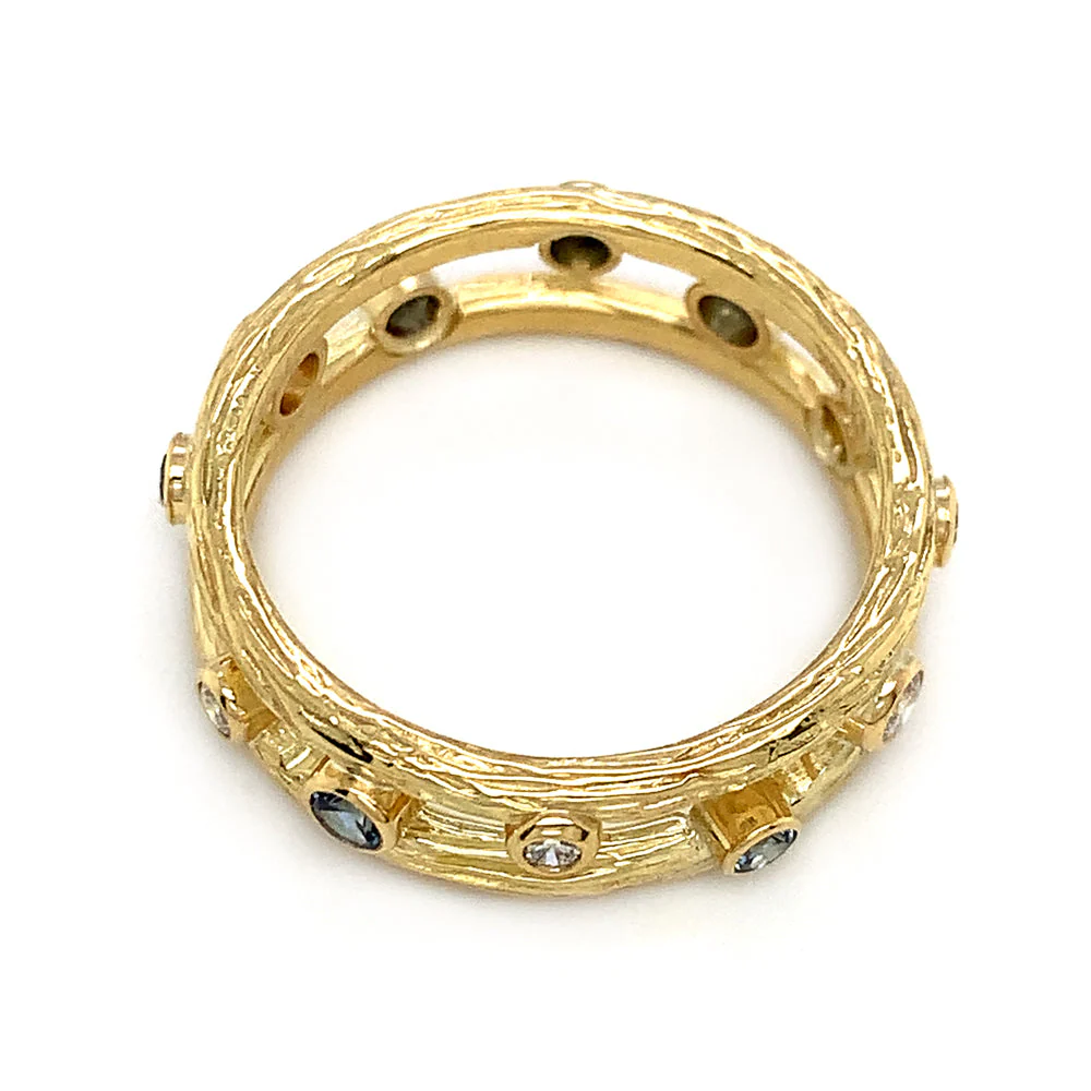 Yogo Sapphire and Diamond Yellow Gold Ring - "Pebble" - Image 4