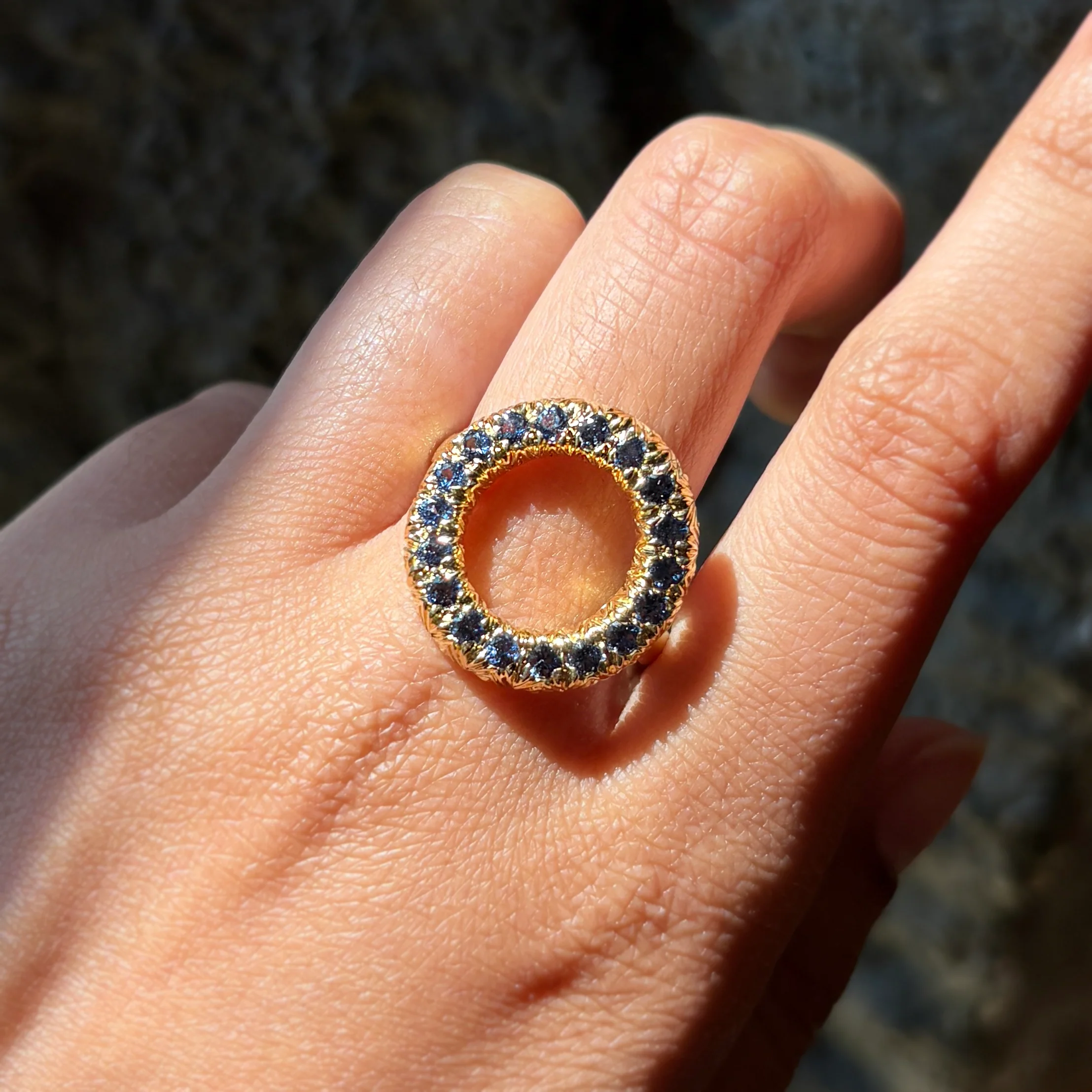 Yogo Sapphire & Yellow Gold Circle Ring - "Wide Embrace" - Image 6
